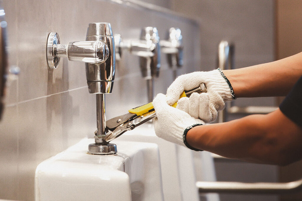 2025-06-Robinson-Son-Plumbing-Mechanical-BLOGMR5.8-How-to-Respond-to-a-Plumbing-Emergency